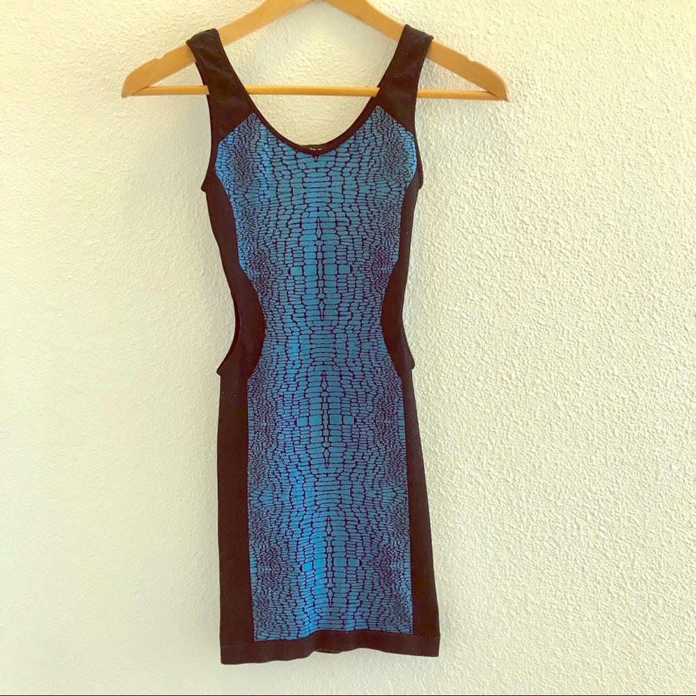 Bebe • Blue and Black patterned Bodycon Dress